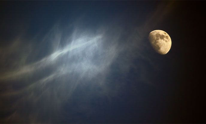 lune-ciel-bleu-sombre-pixabay-688po