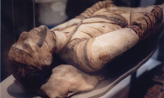 momie-british-museum-wikimedia-688po