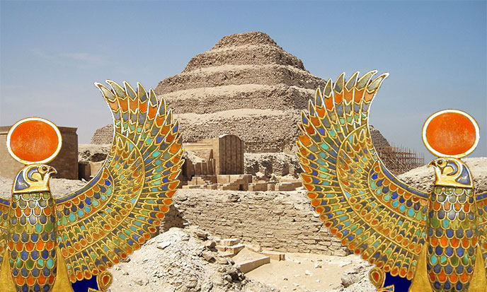 pyramide-djoser-egypte-faucon-or-688po